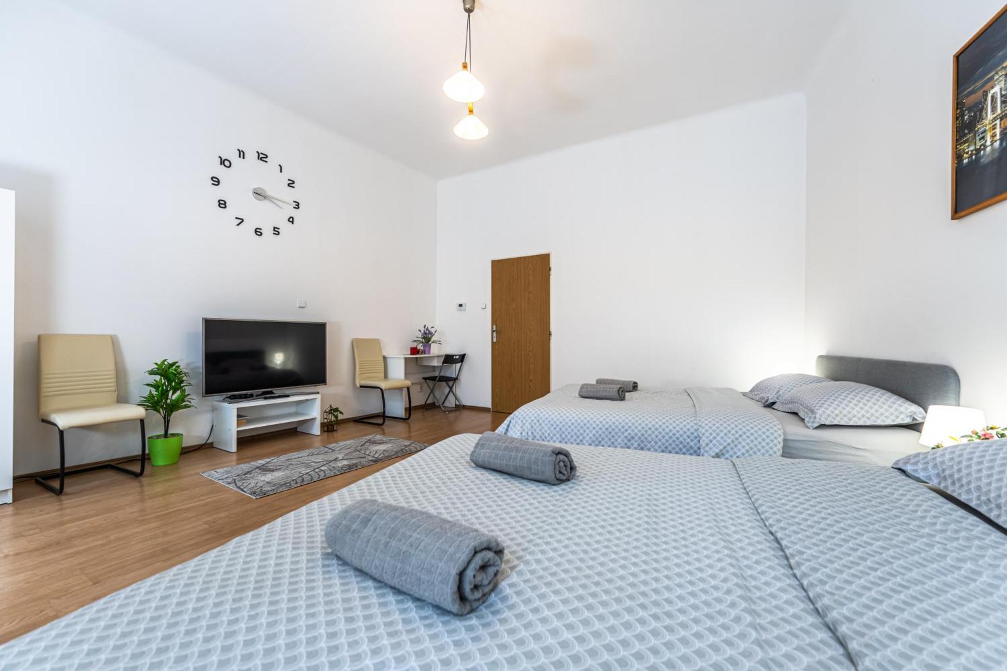 Wenceslas Square 2 Bedroom Apartment Praha Bagian luar foto
